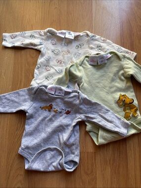 Zara baby three longsleeve onesies lion King Simba size 3 to 6 months